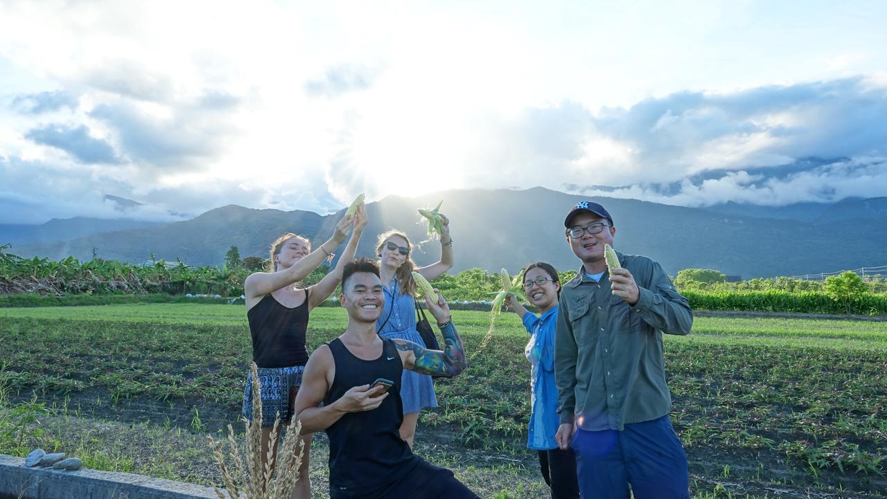 World Inn 窩二樓小客棧民宿 Kota Hualien Bagian luar foto