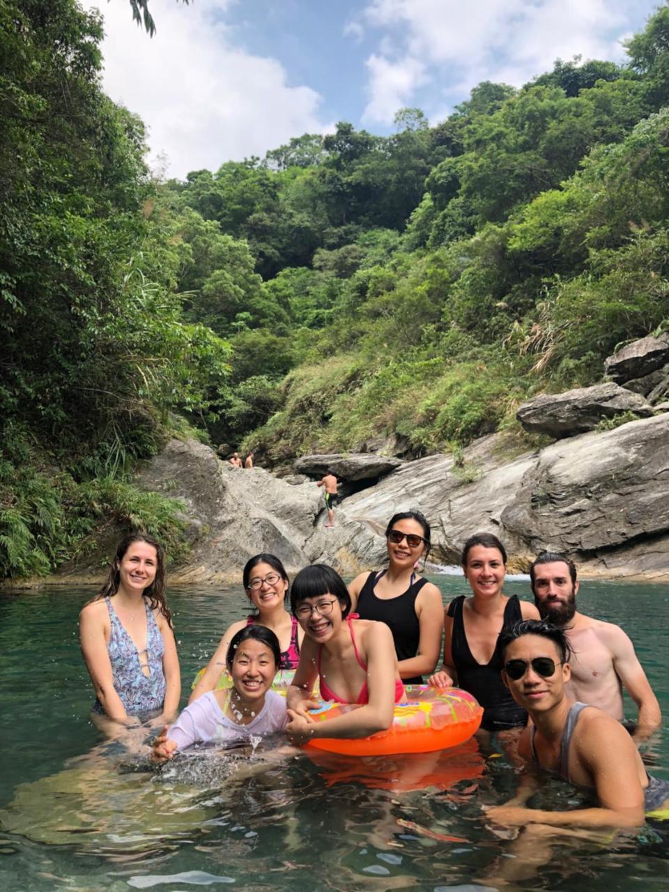 World Inn 窩二樓小客棧民宿 Kota Hualien Bagian luar foto