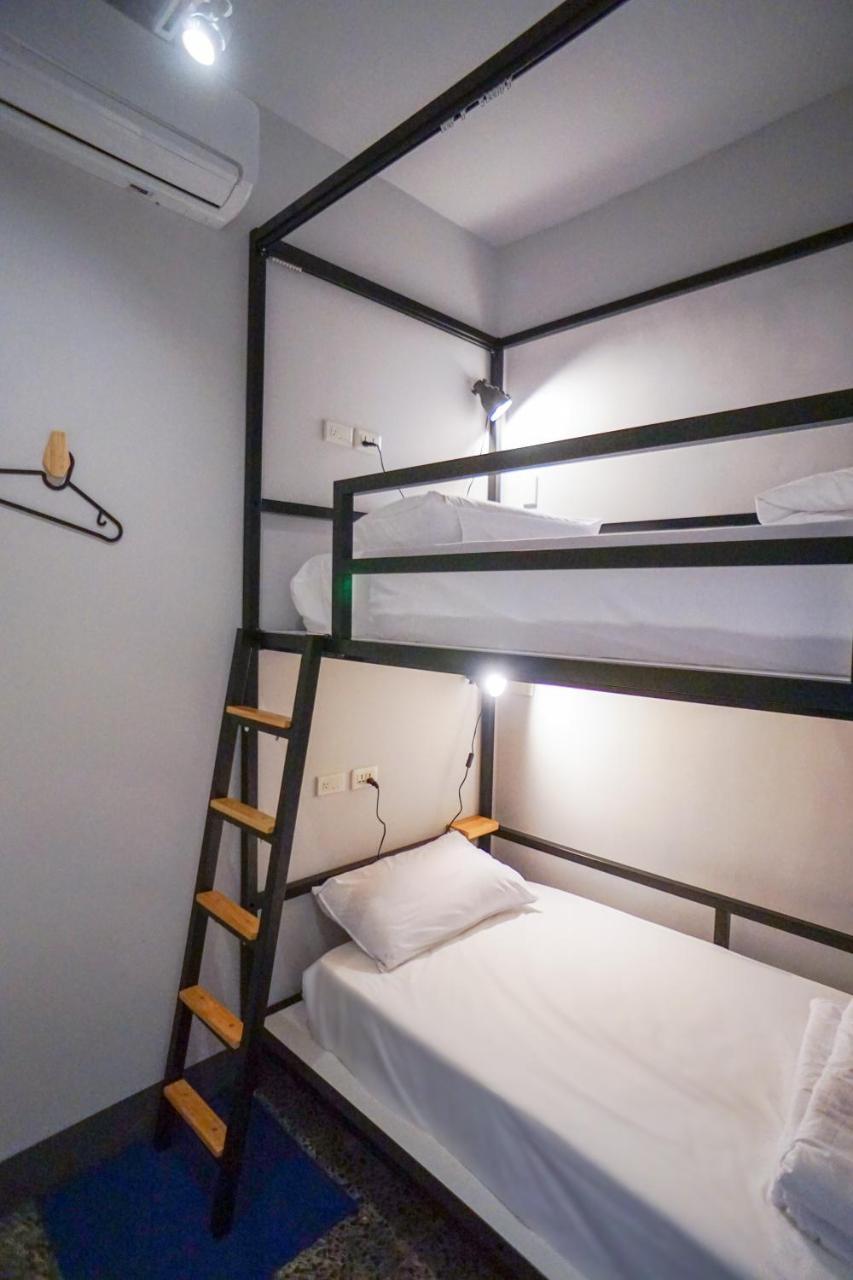 World Inn 窩二樓小客棧民宿 Kota Hualien Bagian luar foto